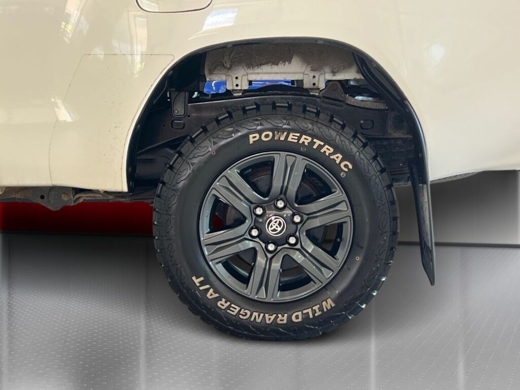 Toyota Hilux 2021 Valkoinen