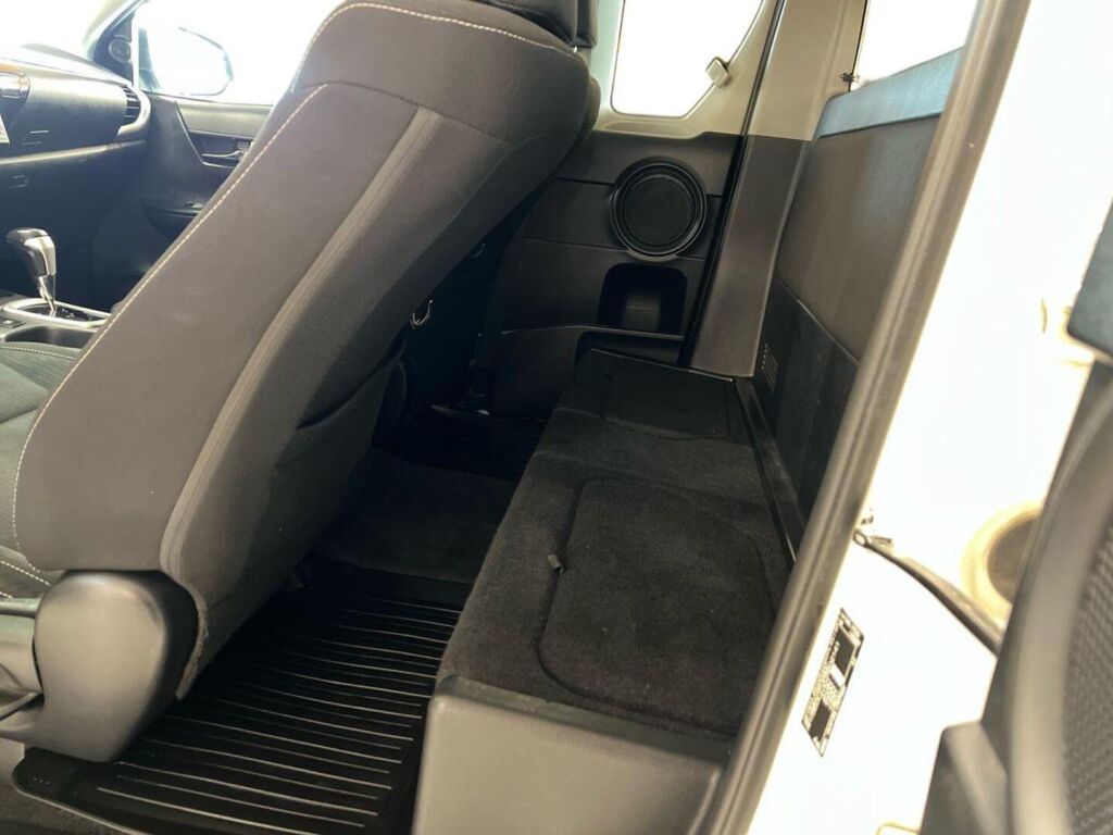 Toyota Hilux 2021 Valkoinen