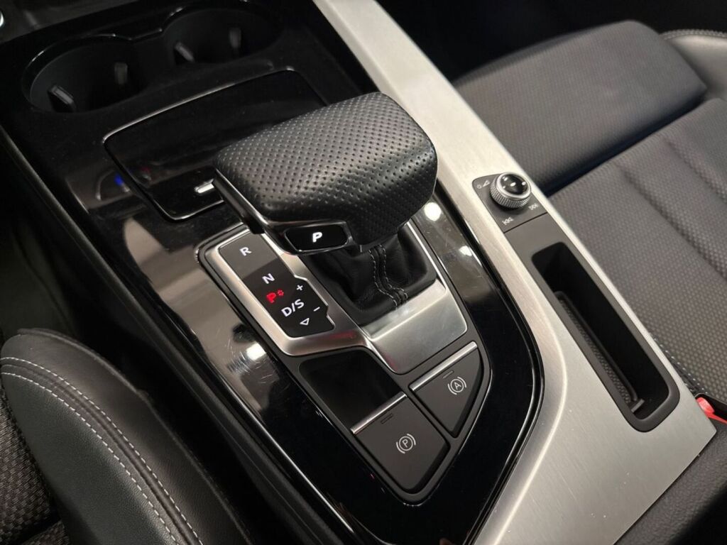 Audi A5 2021 Musta