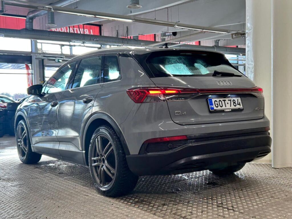 Audi Q4 e-tron 2021 Met. Harmaa