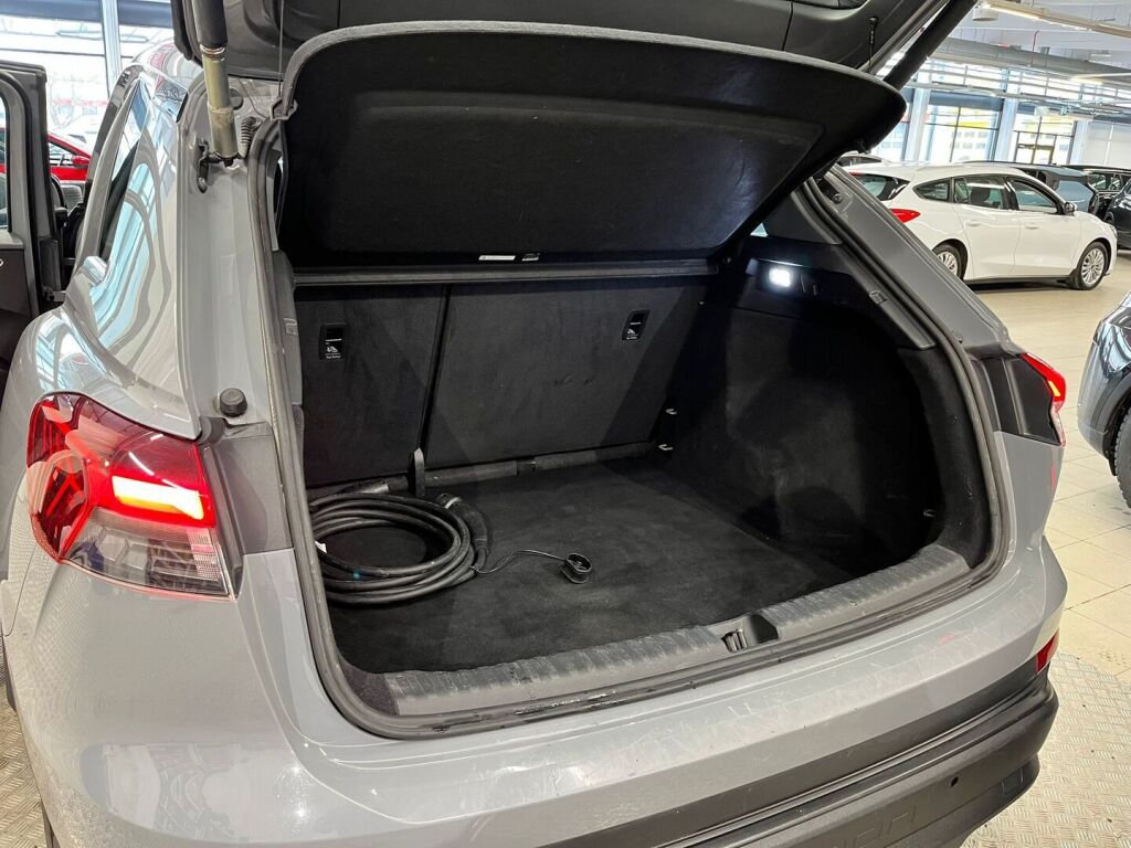 Audi Q4 e-tron 2021 Met. Harmaa