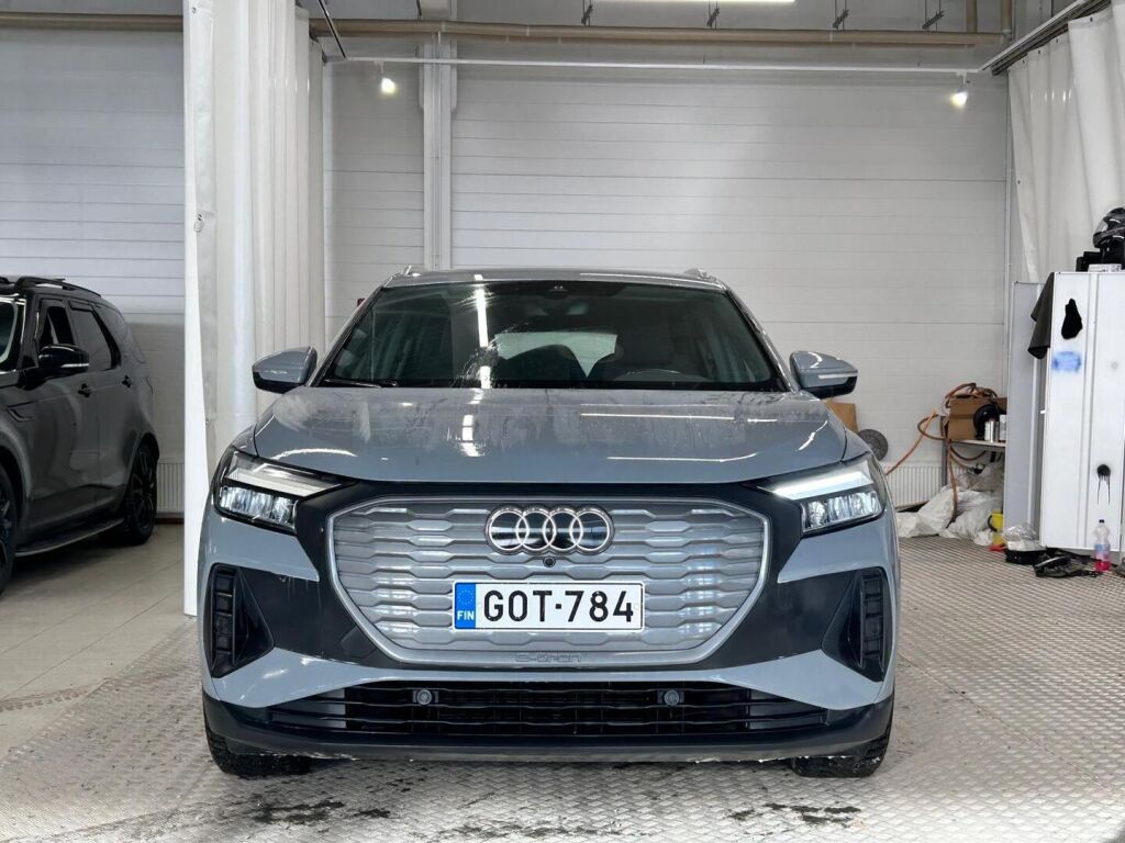 Audi Q4 e-tron 2021 Met. Harmaa