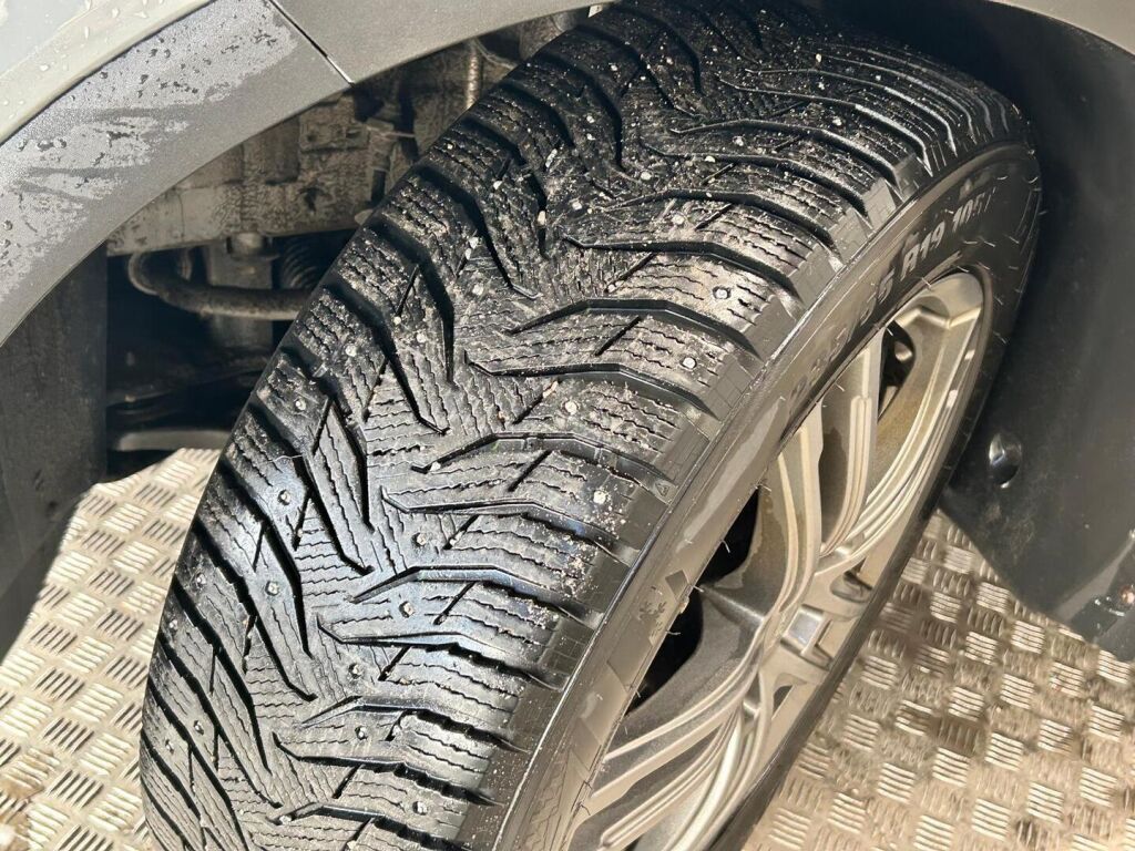 Audi Q4 e-tron 2021 Met. Harmaa