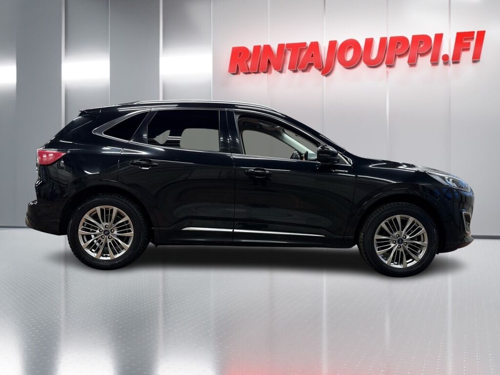 Ford Kuga 2022 Musta