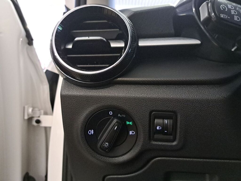 Skoda Fabia 2022 Valkoinen