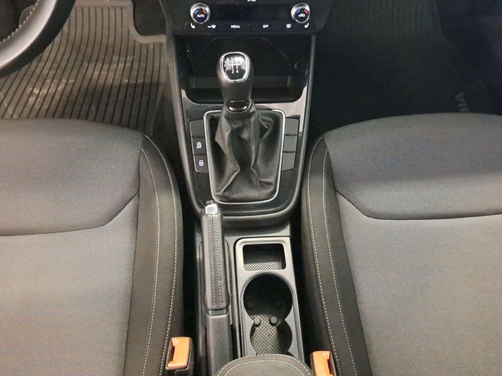 Skoda Fabia 2022 Valkoinen