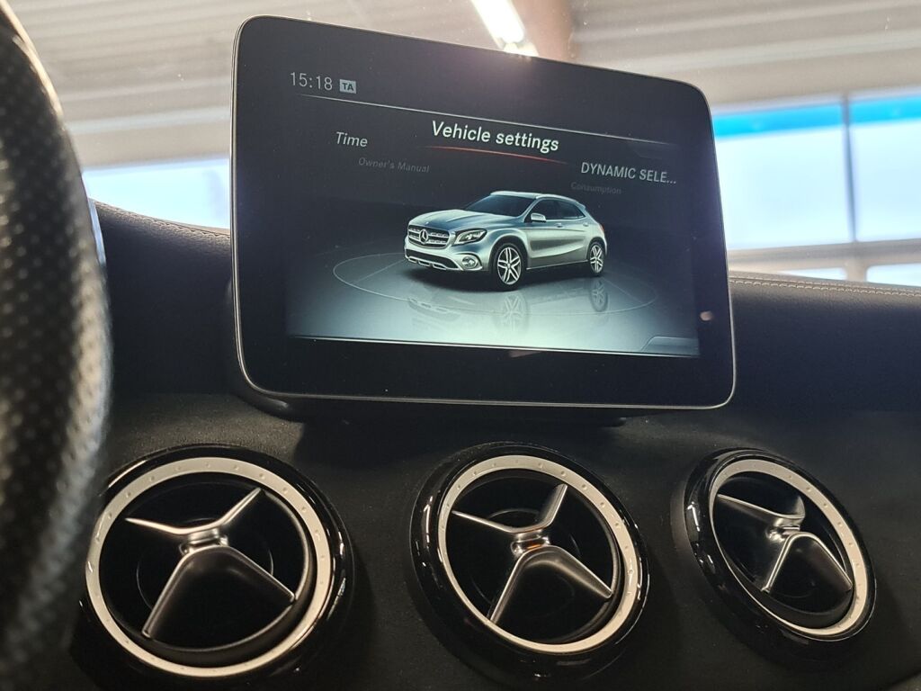 Mercedes-Benz GLA 2017 Musta