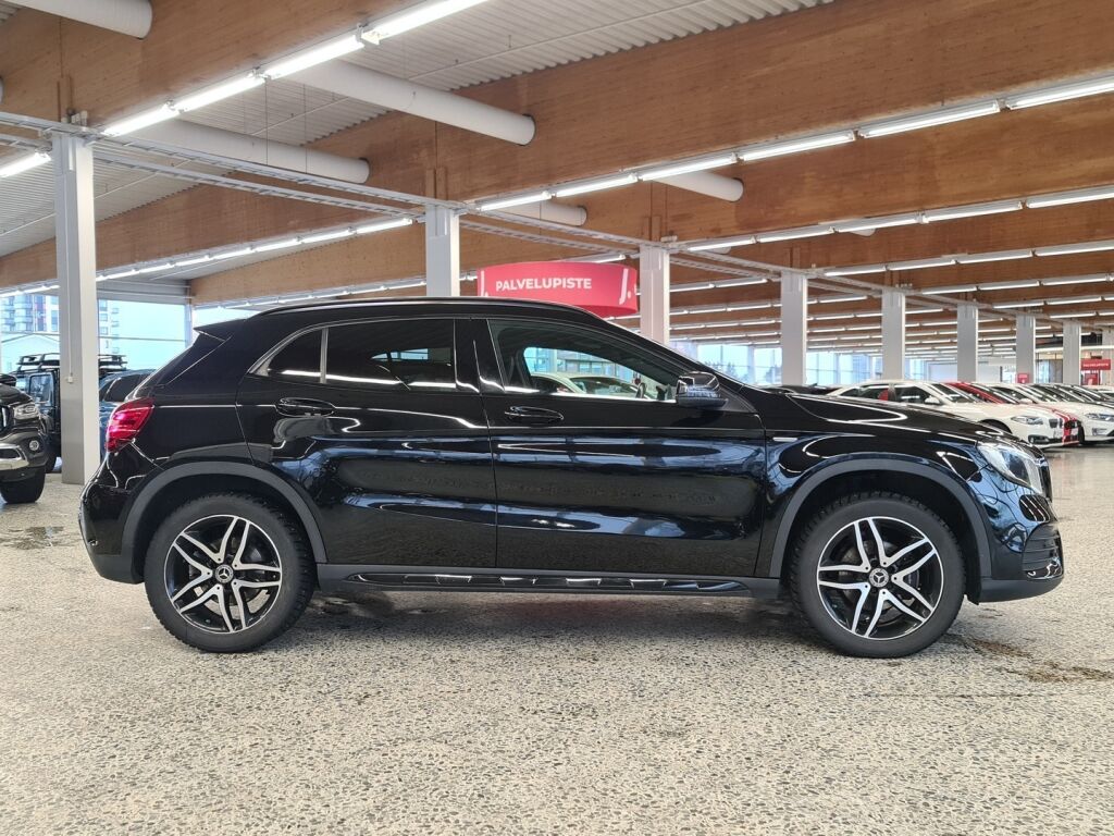 Mercedes-Benz GLA 2017 Musta