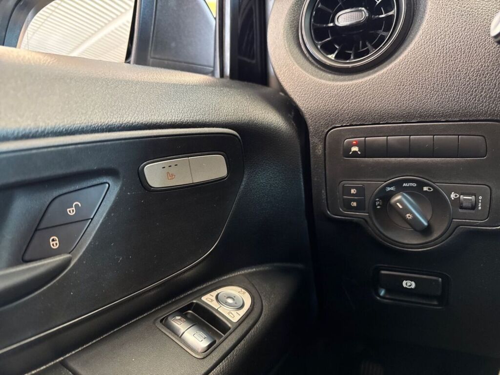 Mercedes-Benz Vito 2022 Musta