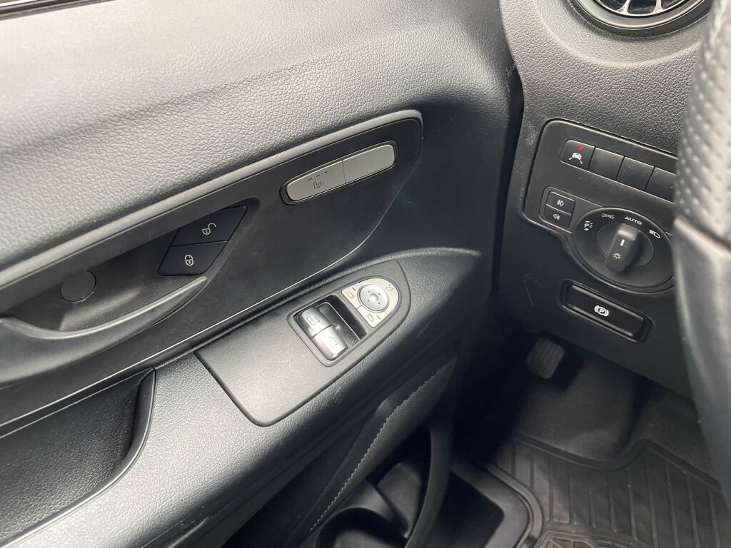 Mercedes-Benz Vito 2022 Musta