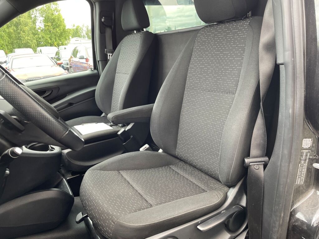 Mercedes-Benz Vito 2022 Musta