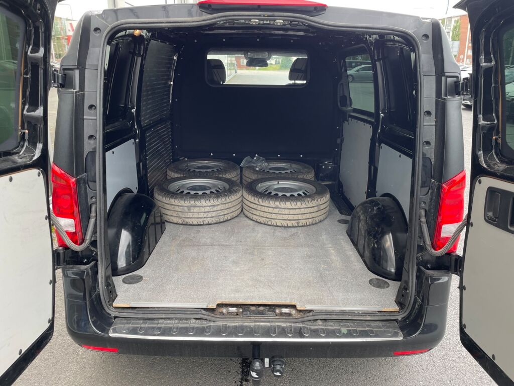 Mercedes-Benz Vito 2022 Musta