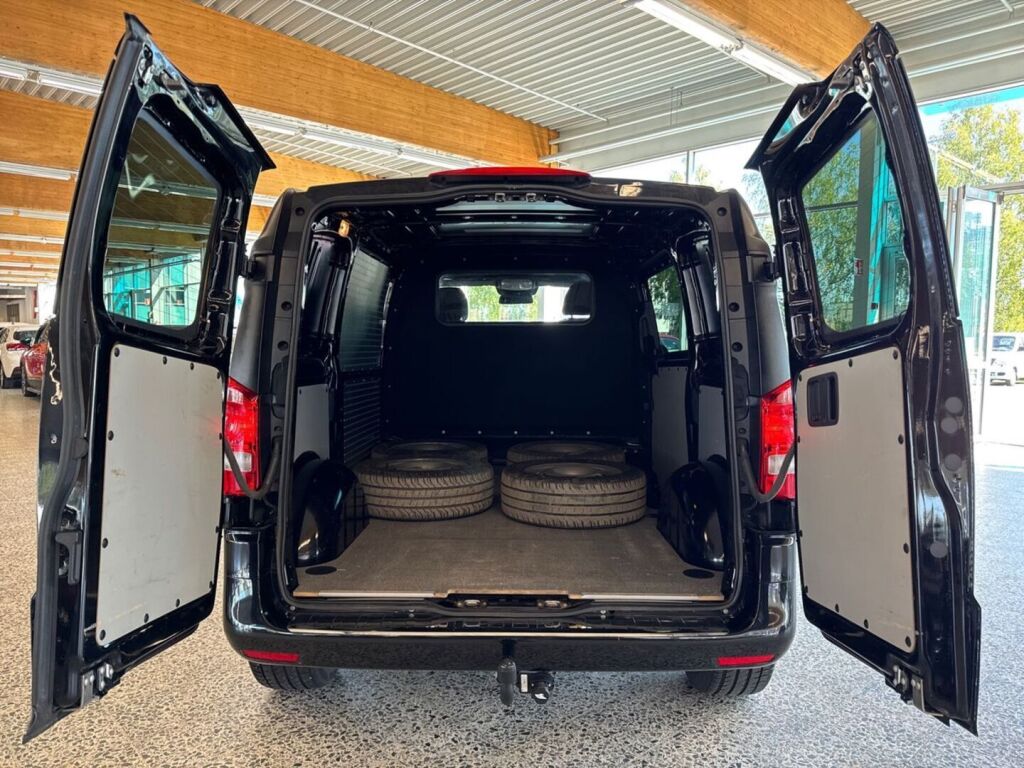 Mercedes-Benz Vito 2022 Musta