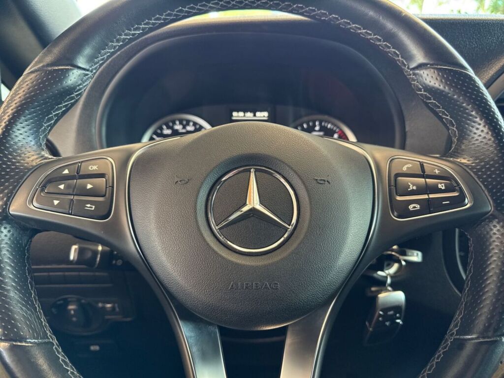 Mercedes-Benz Vito 2022 Musta