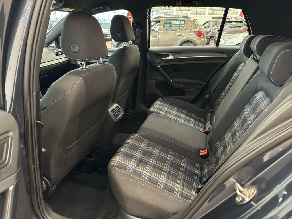 Volkswagen Golf 2020 Sininen