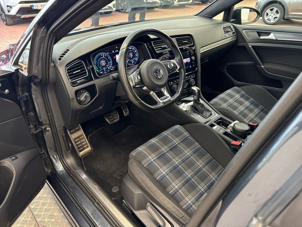 Volkswagen Golf 2020 Sininen