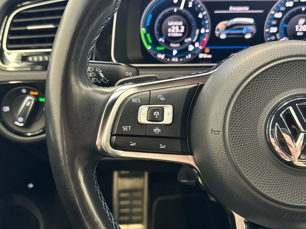 Volkswagen Golf 2020 Sininen