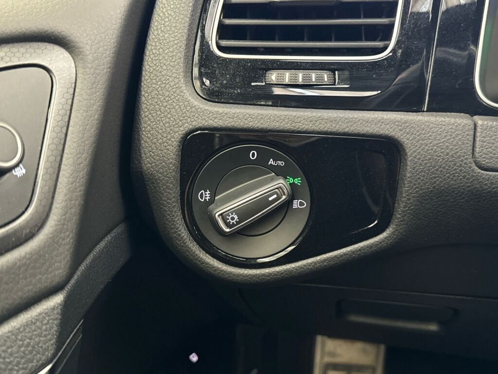 Volkswagen Golf 2020 Sininen