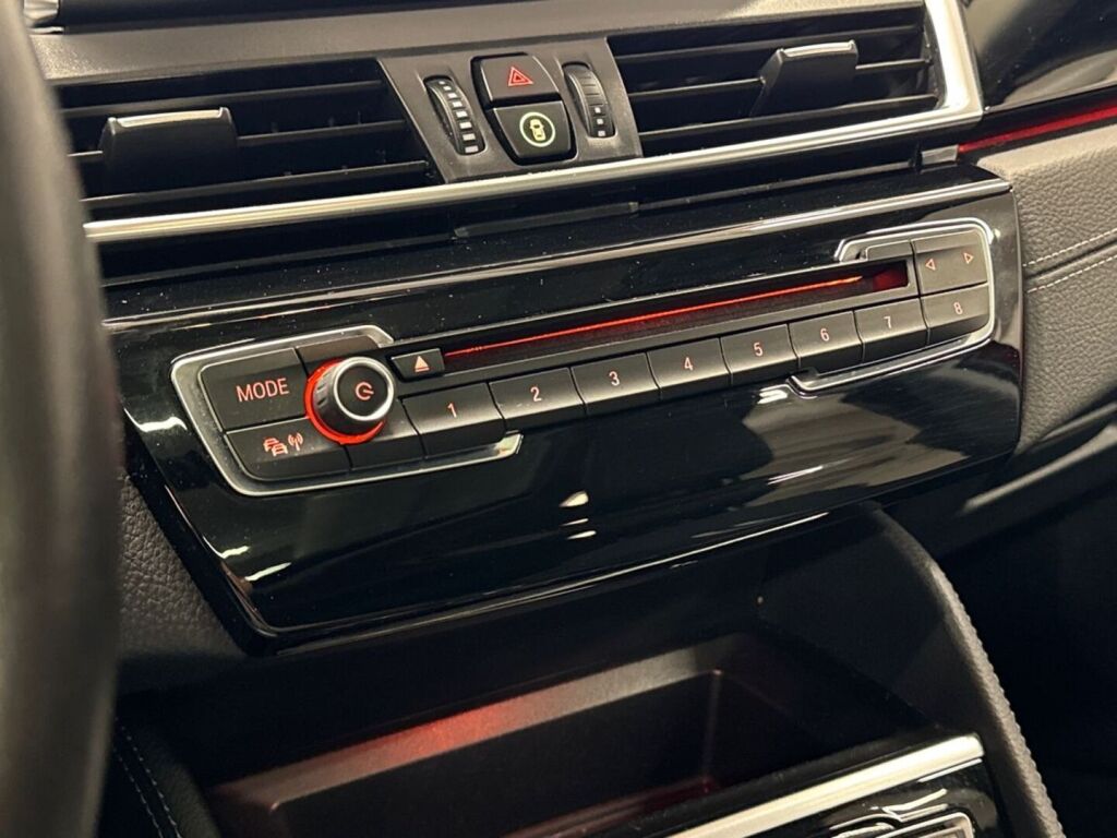 BMW 225 2019 Punainen