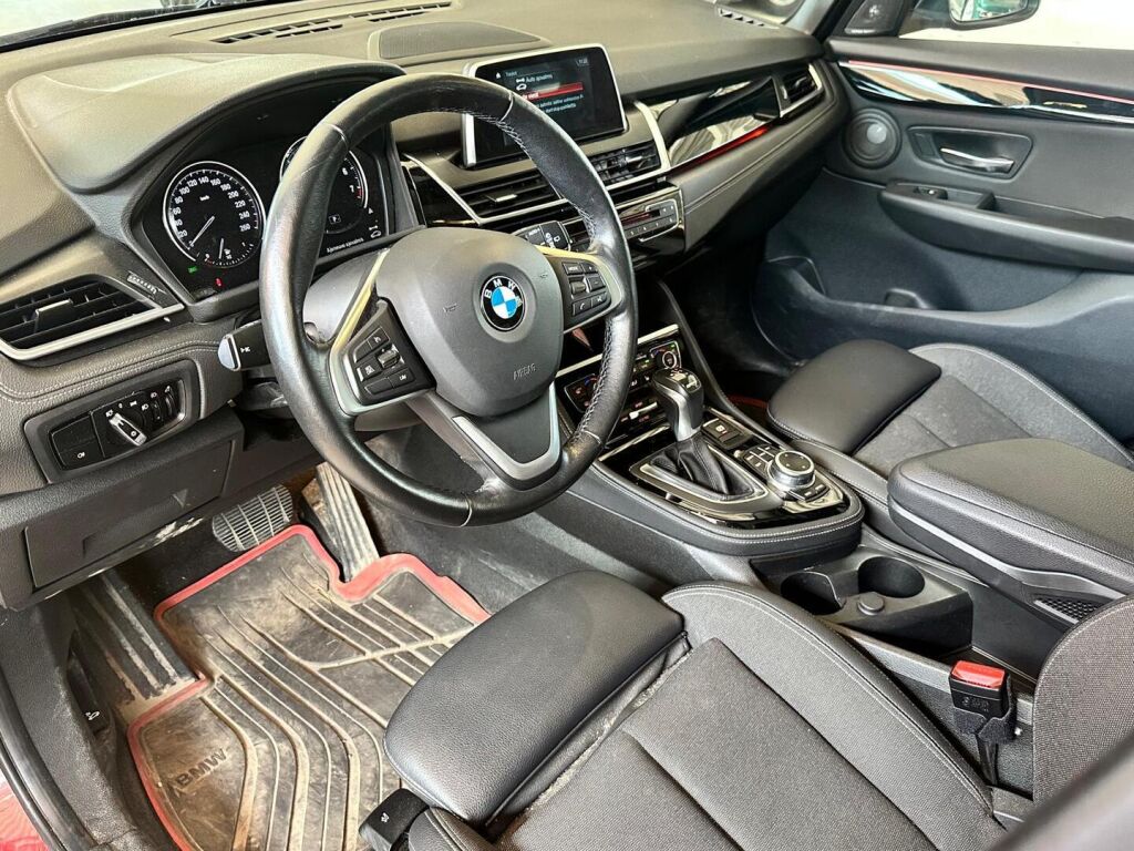 BMW 225 2019 Punainen