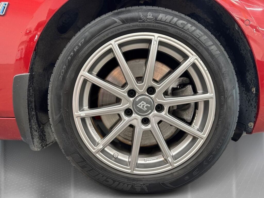 BMW 225 2019 Punainen