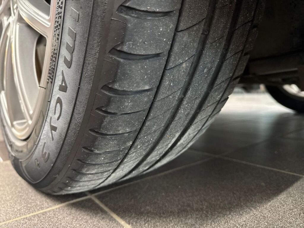 BMW 225 2019 Punainen