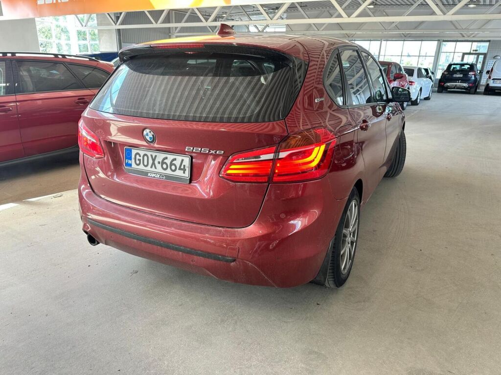 BMW 225 2019 Punainen