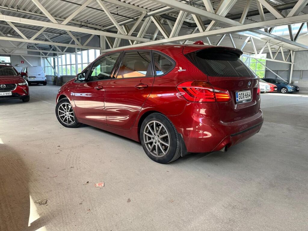 BMW 225 2019 Punainen