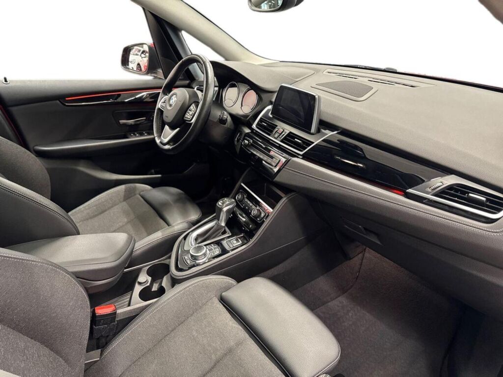 BMW 225 2019 Punainen