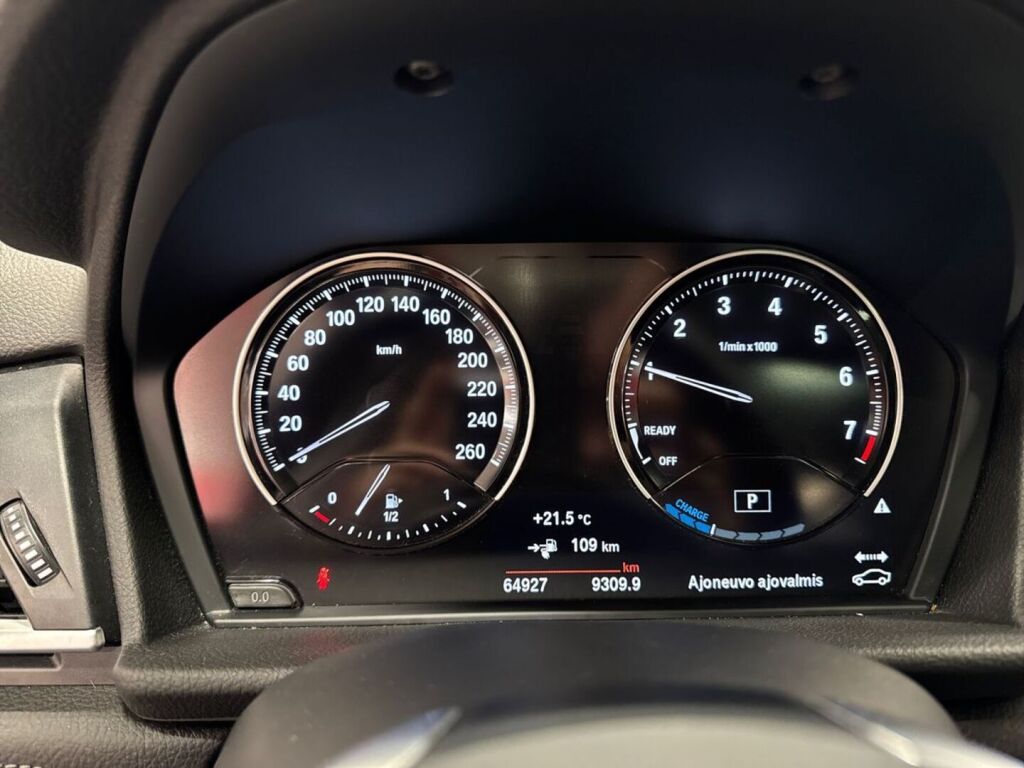 BMW 225 2019 Punainen