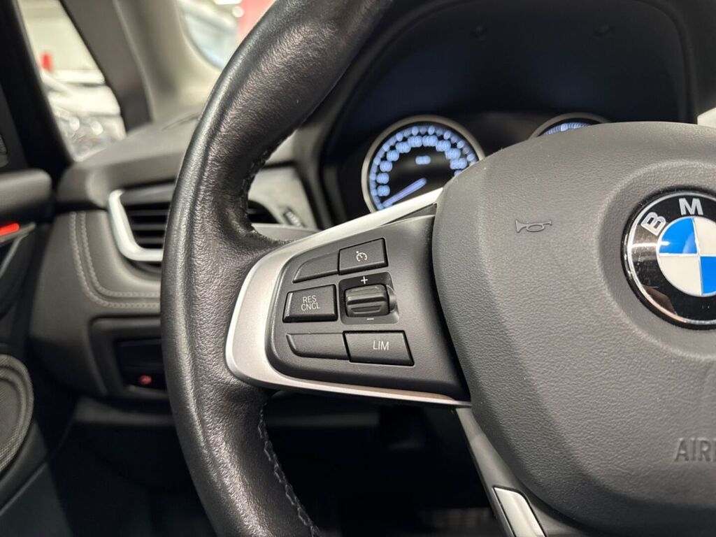 BMW 225 2019 Punainen