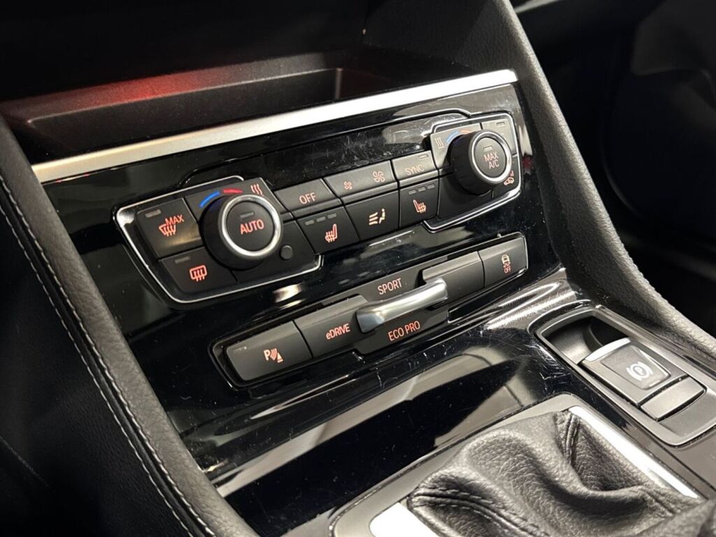 BMW 225 2019 Punainen