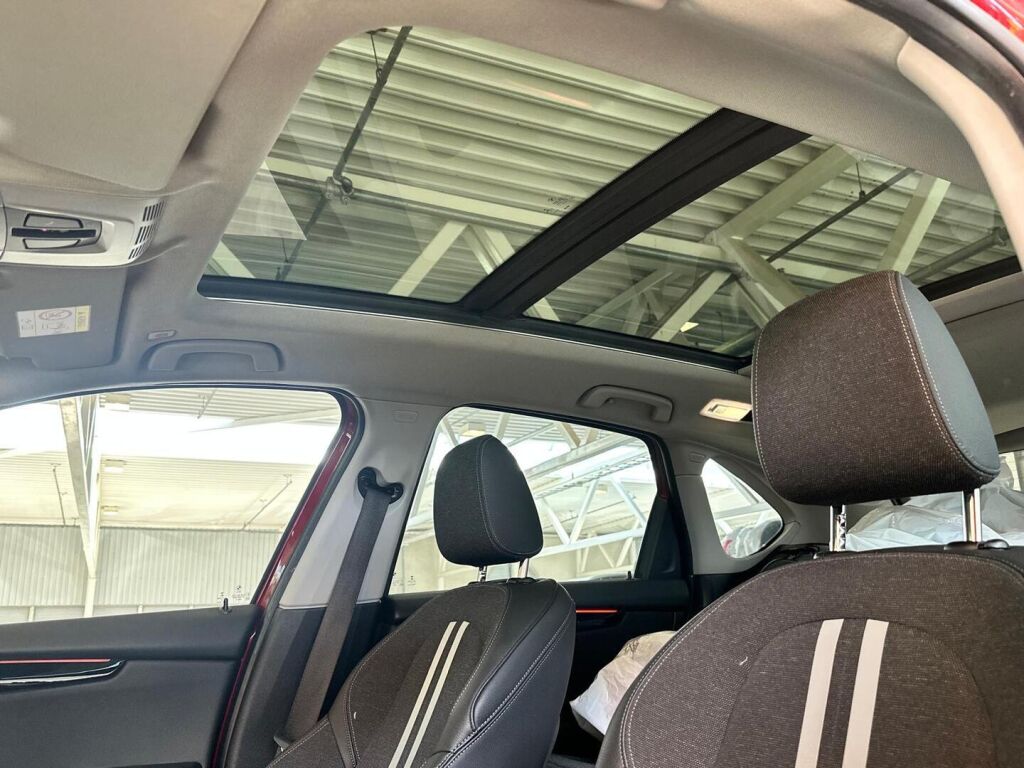 BMW 225 2019 Punainen