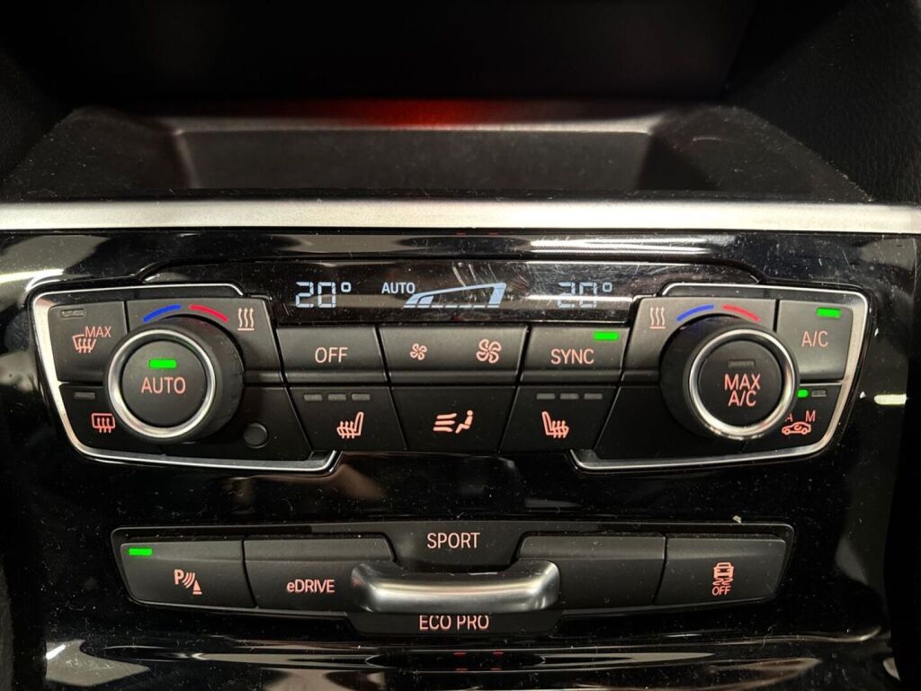 BMW 225 2019 Punainen