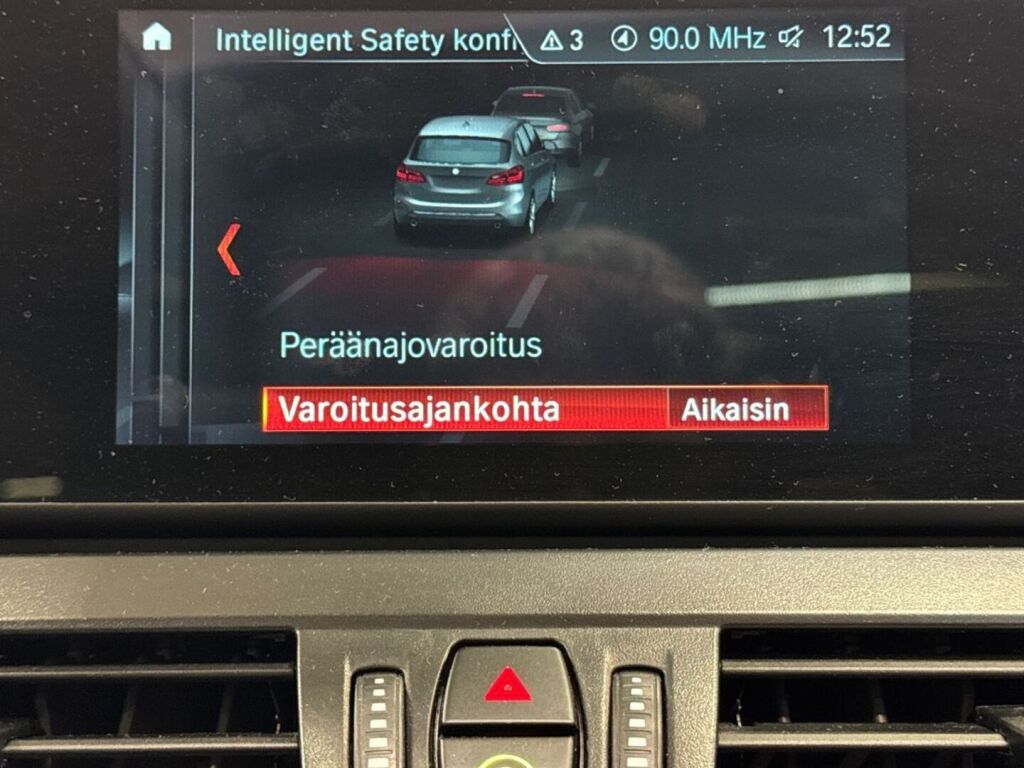 BMW 225 2019 Punainen