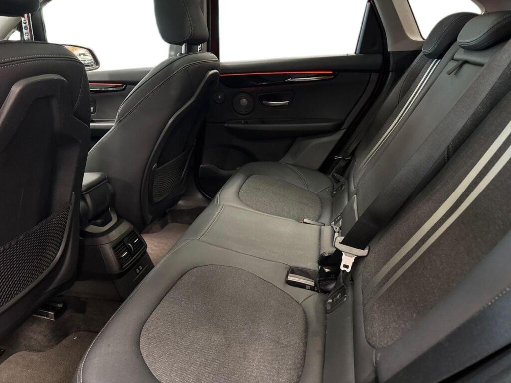 BMW 225 2019 Punainen