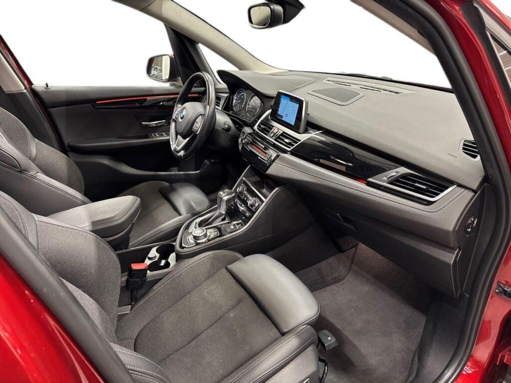 BMW 225 2019 Punainen