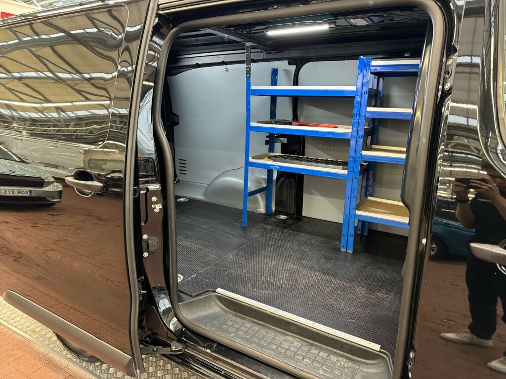 Citroen Jumpy 2021 Musta