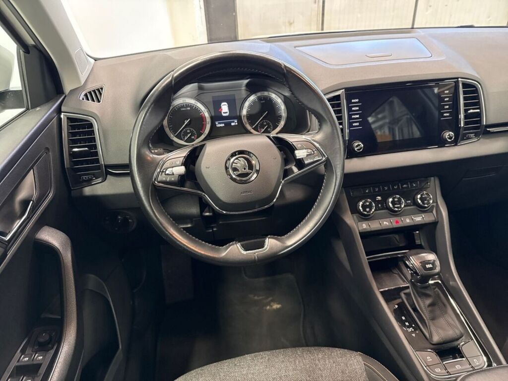 Skoda Karoq 2022 Valkoinen