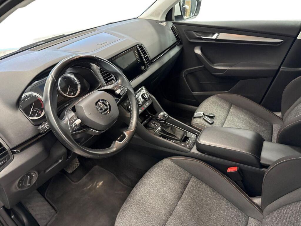 Skoda Karoq 2022 Valkoinen