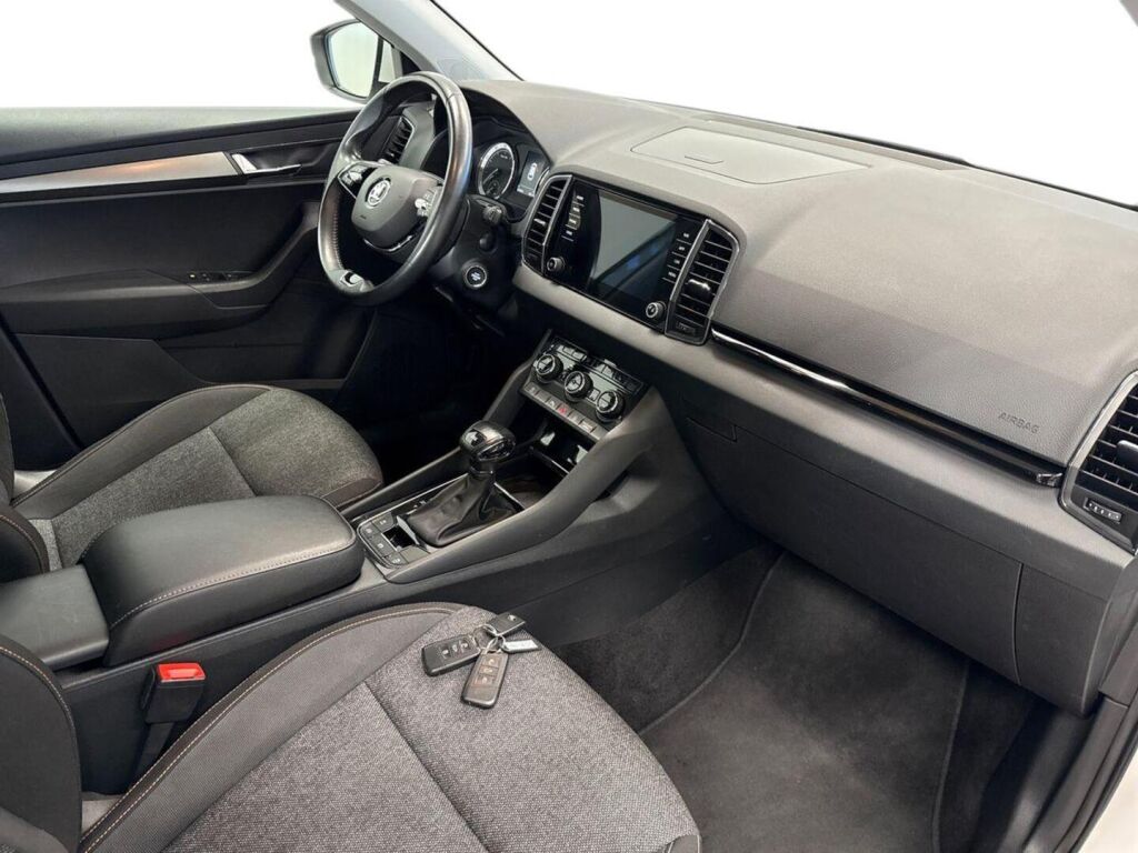 Skoda Karoq 2022 Valkoinen