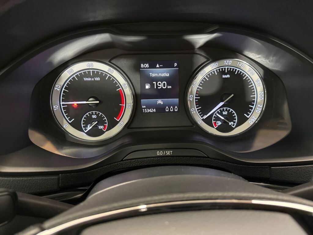 Skoda Karoq 2022 Valkoinen