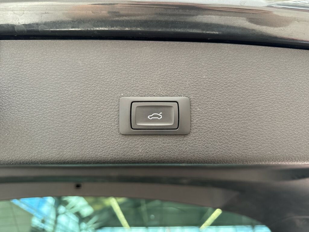 Audi e-tron 2022 Harmaa