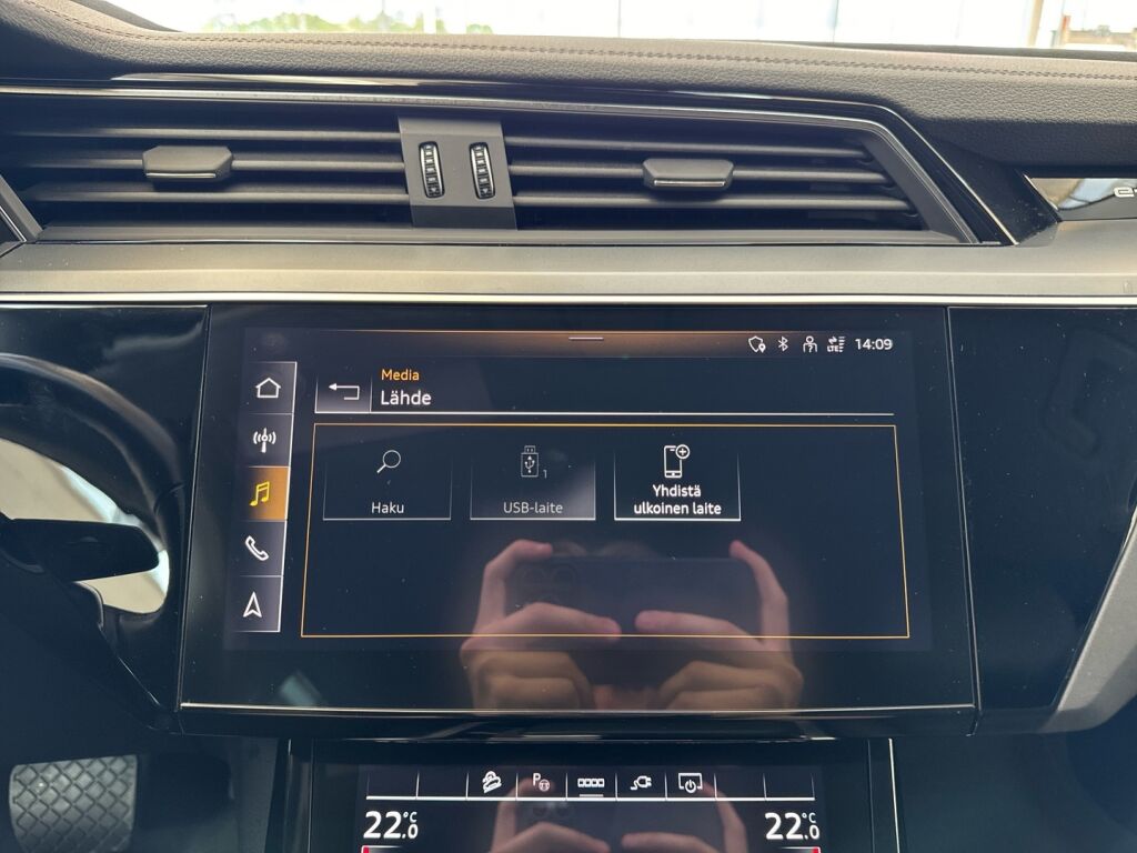 Audi e-tron 2022 Harmaa