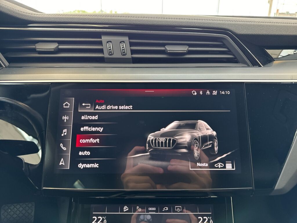 Audi e-tron 2022 Harmaa