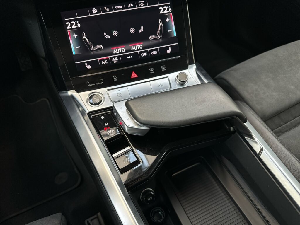 Audi e-tron 2022 Harmaa