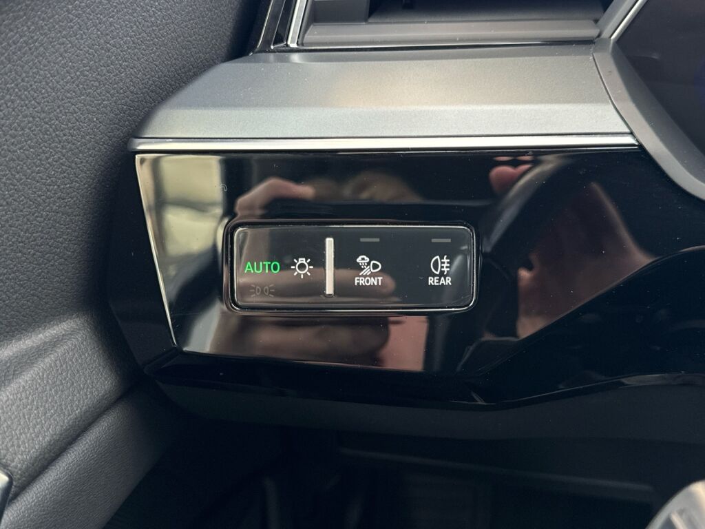 Audi e-tron 2022 Harmaa