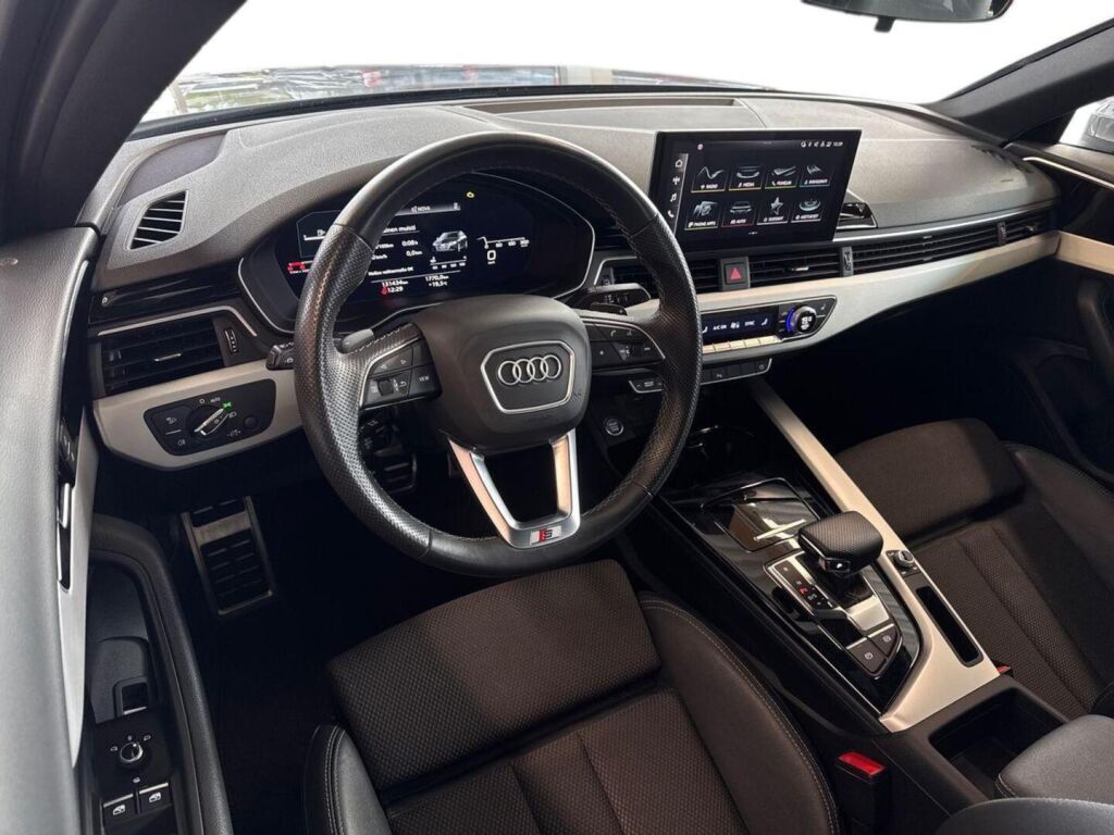 Audi A4 2022 Harmaa
