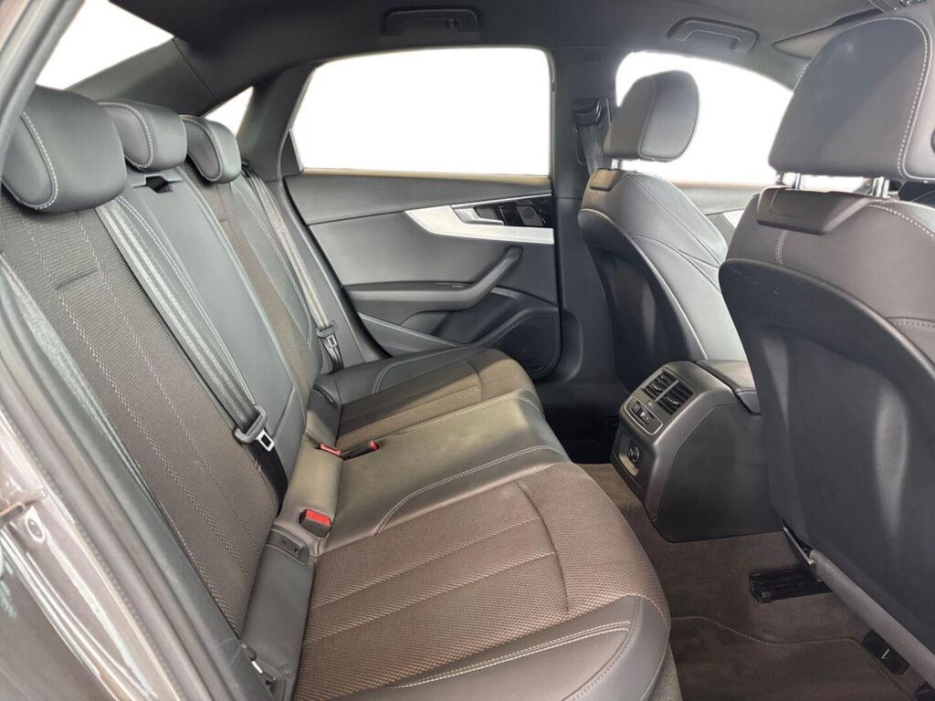 Audi A4 2022 Harmaa