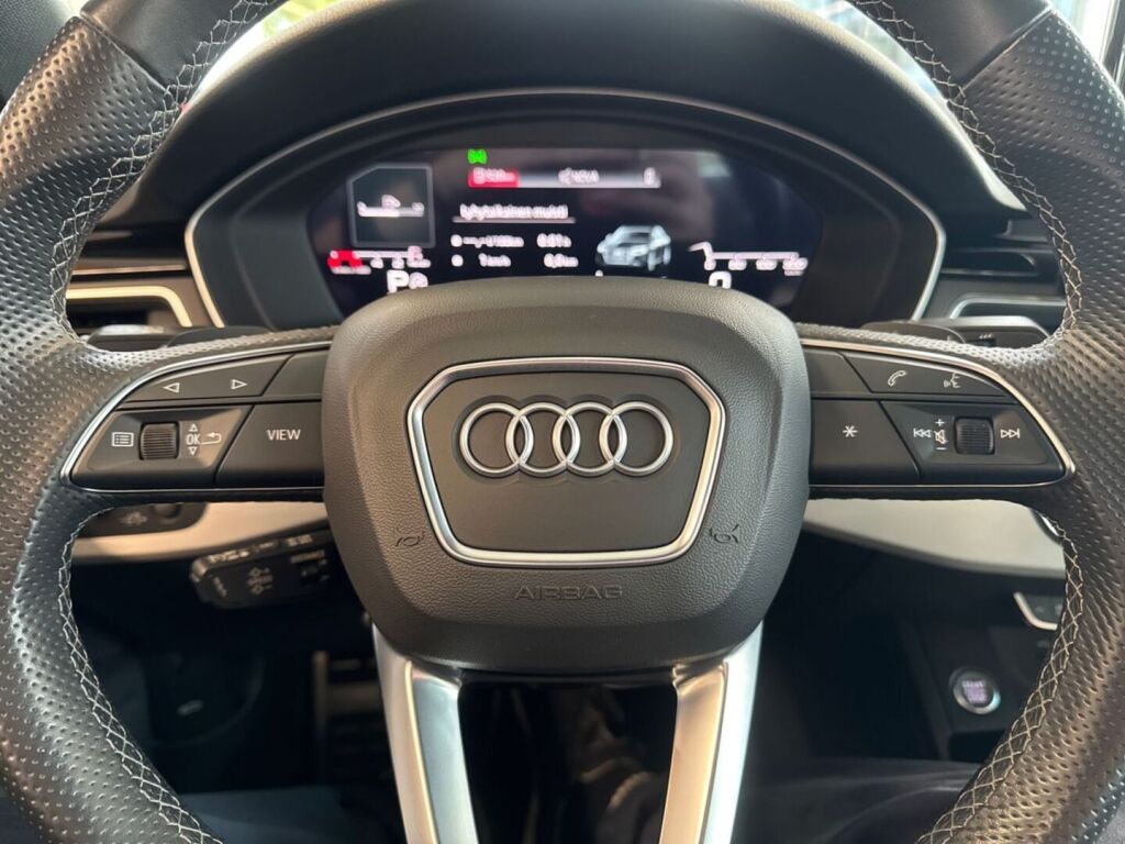 Audi A4 2022 Harmaa